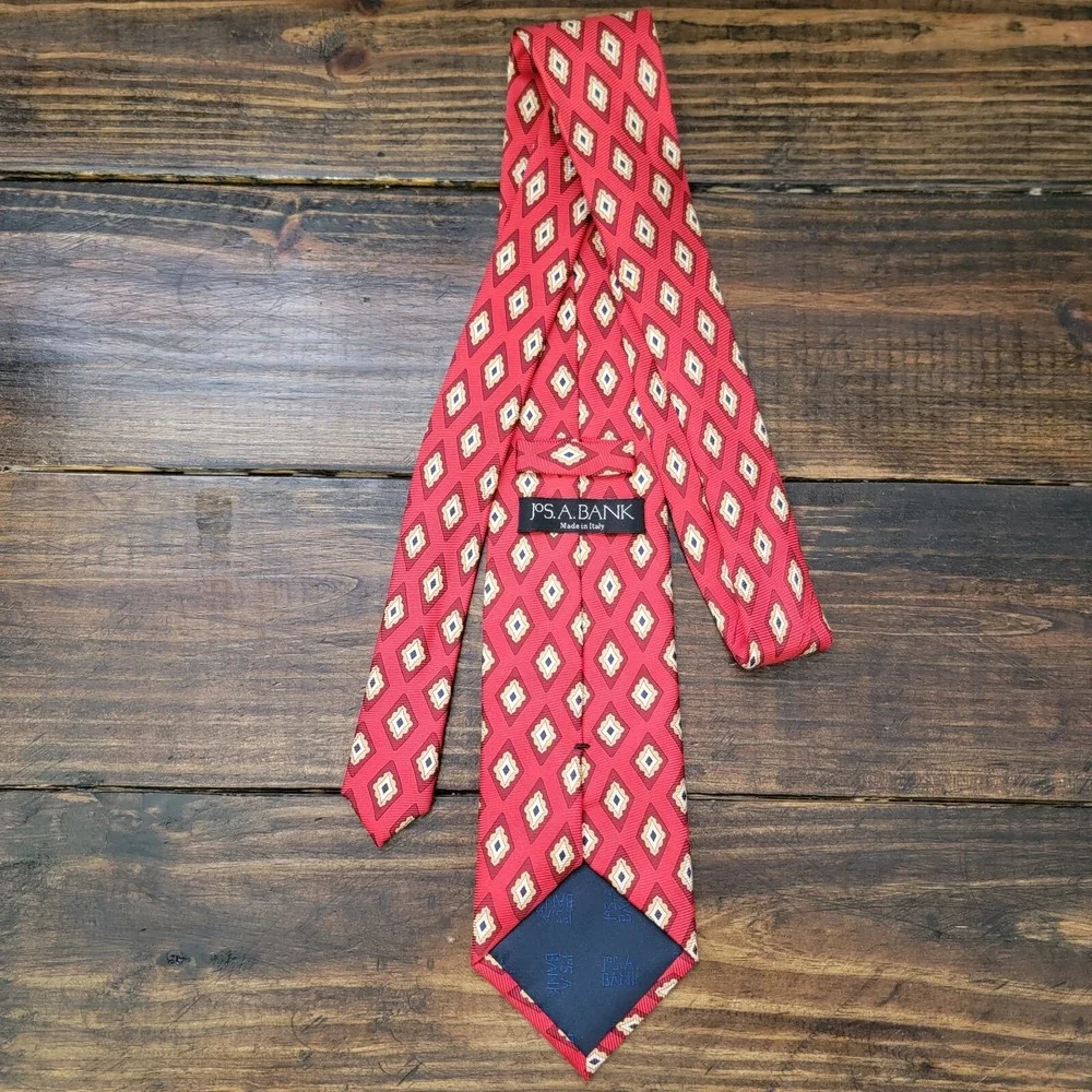 Jos A Bank Made in Italy Men's Neck Tie Silk - Red‎